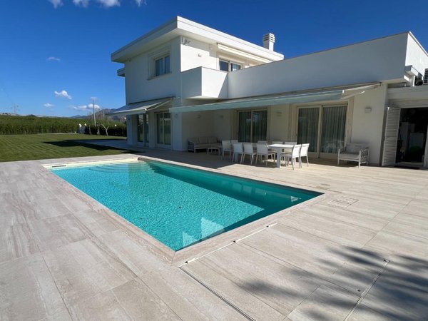 casa indipendente in vendita a Pietrasanta