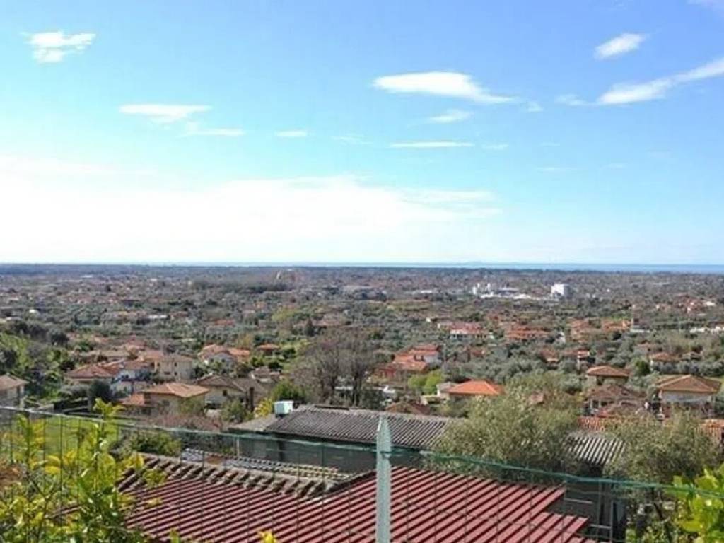 casa indipendente in vendita a Pietrasanta in zona Strettoia