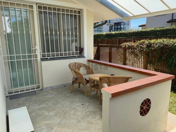 appartamento in vendita a Pietrasanta in zona Focette