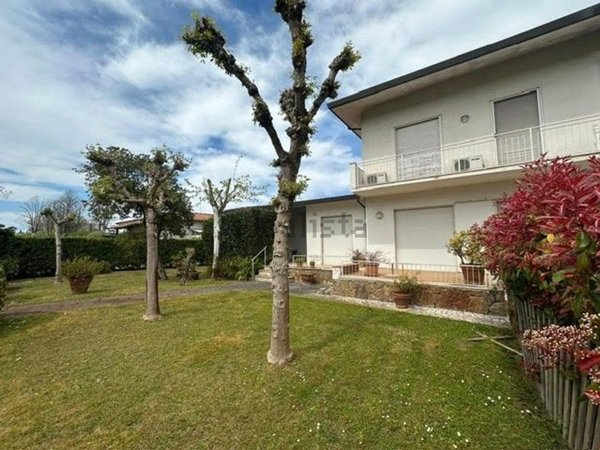 casa indipendente in vendita a Pietrasanta in zona Focette