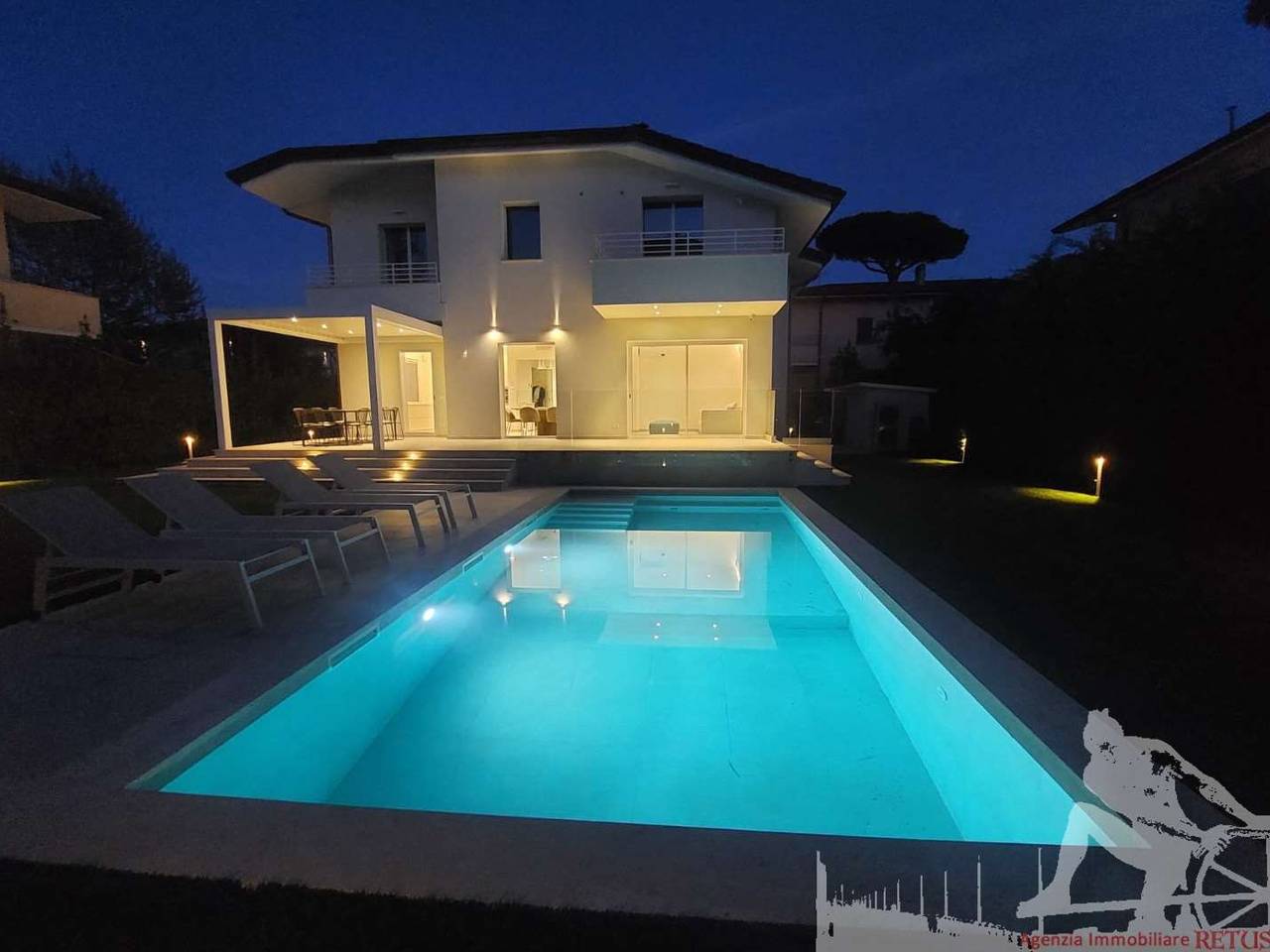 casa indipendente in vendita a Pietrasanta in zona Marina di Pietrasanta