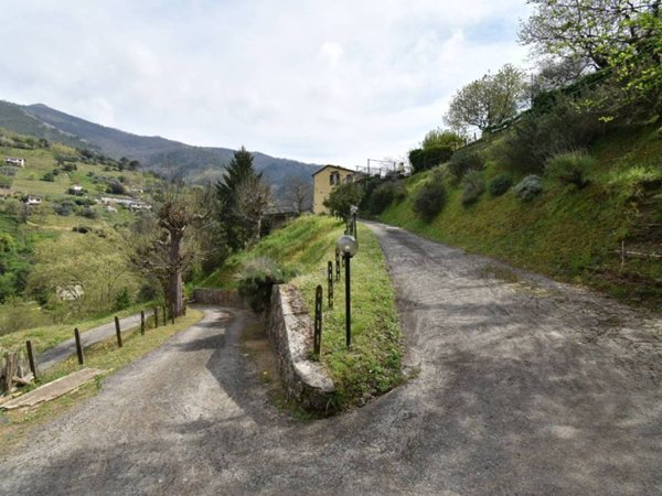 villa in vendita a Pietrasanta in zona Strettoia