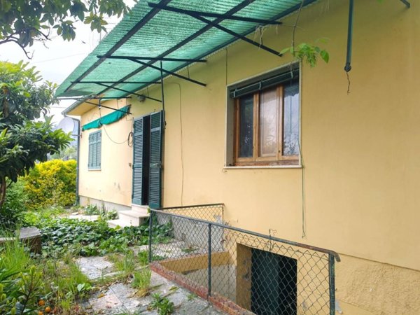 casa indipendente in vendita a Pietrasanta in zona Strettoia