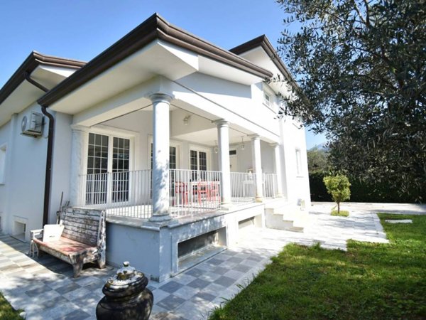 casa indipendente in vendita a Pietrasanta