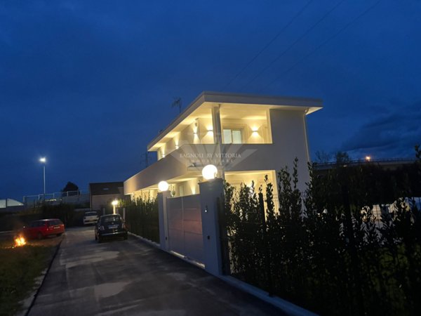 casa indipendente in vendita a Pietrasanta in zona Marina di Pietrasanta