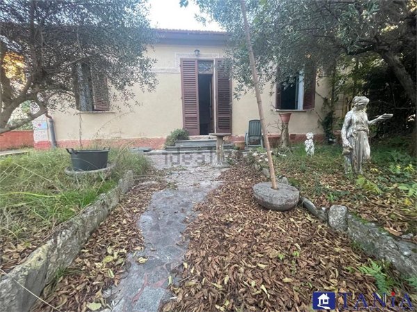 casa indipendente in vendita a Pietrasanta in zona Capezzano Monte