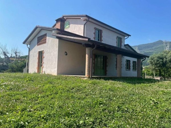 casa indipendente in vendita a Pietrasanta in zona Strettoia