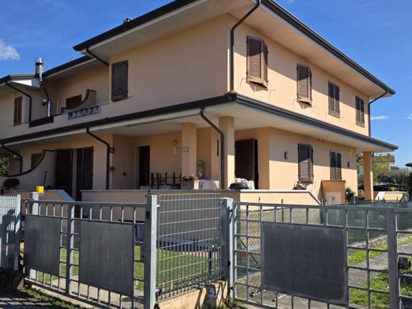 casa indipendente in vendita a Pietrasanta