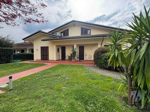 casa indipendente in vendita a Pietrasanta