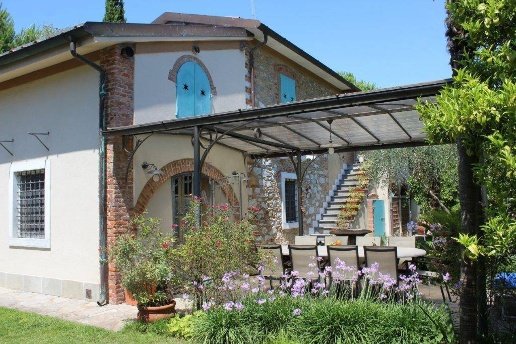 casa indipendente in vendita a Pietrasanta in zona Vignone
