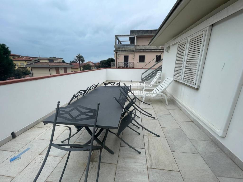 casa indipendente in vendita a Pietrasanta in zona Tonfano