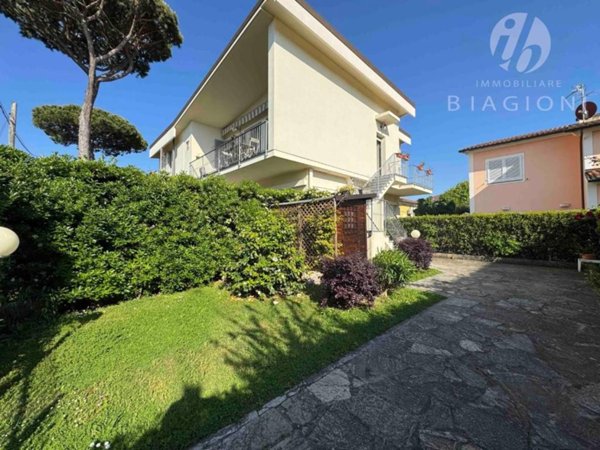 appartamento in vendita a Pietrasanta in zona Marina di Pietrasanta