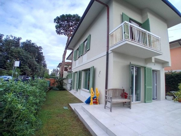 casa indipendente in vendita a Pietrasanta in zona Tonfano