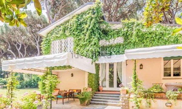 casa indipendente in vendita a Pietrasanta in zona Tonfano