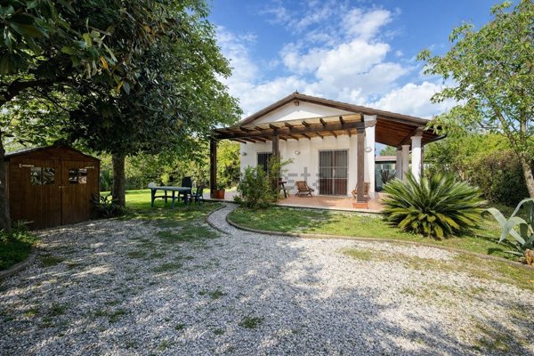 pentavano in vendita a Pietrasanta in zona Tonfano