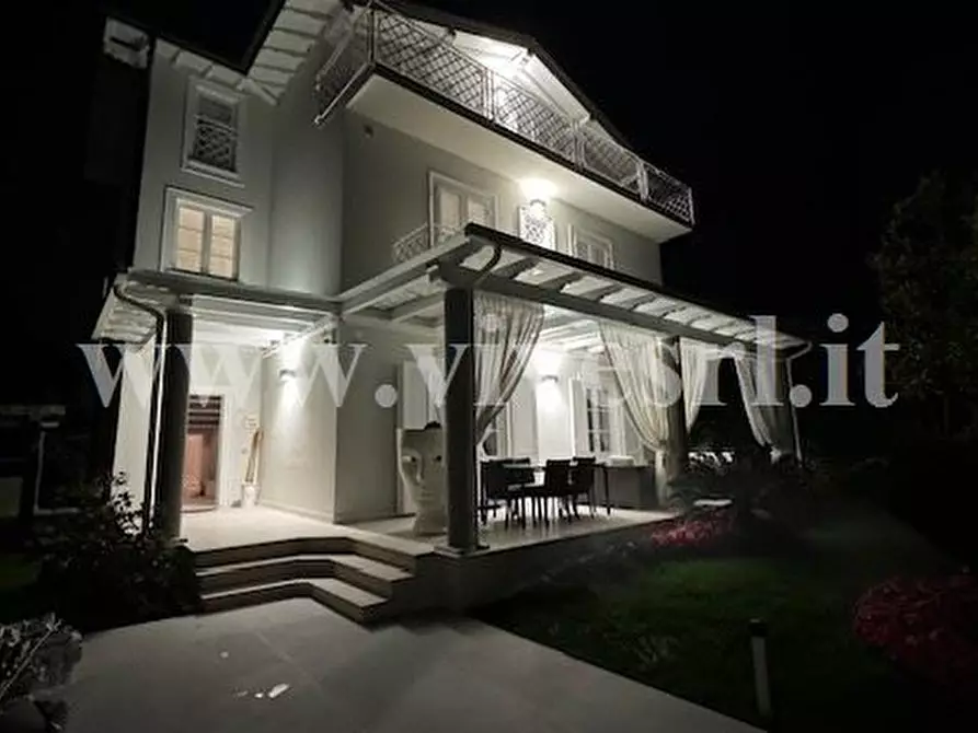 casa indipendente in vendita a Pietrasanta in zona Tonfano