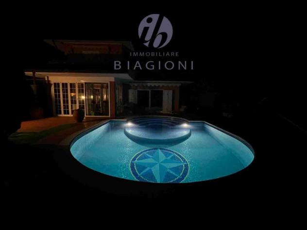 casa indipendente in vendita a Pietrasanta in zona Fiumetto