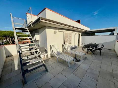 casa indipendente in vendita a Pietrasanta in zona Tonfano