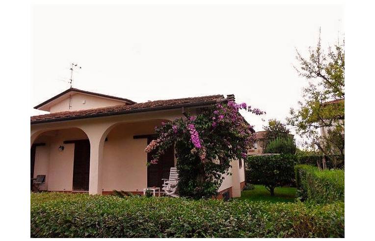 casa indipendente in vendita a Pietrasanta in zona Traversagna