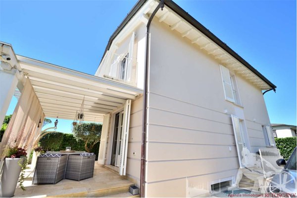 casa indipendente in vendita a Pietrasanta in zona Crociale