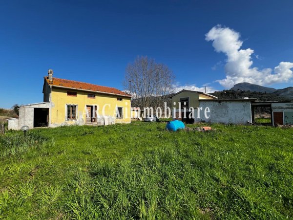 casale in vendita a Pietrasanta in zona Capezzano Monte