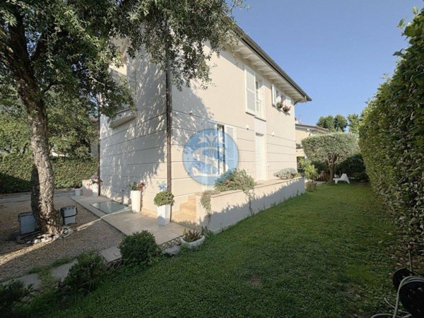 casa indipendente in vendita a Pietrasanta