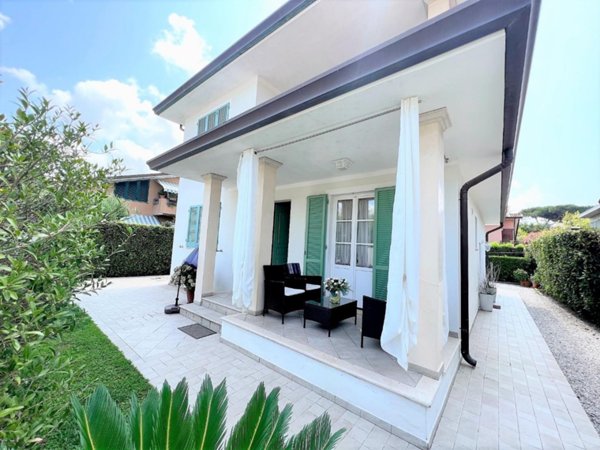 casa indipendente in vendita a Pietrasanta in zona Marina di Pietrasanta