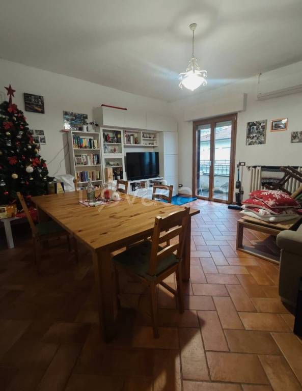 casa indipendente in vendita a Pietrasanta in zona Strettoia