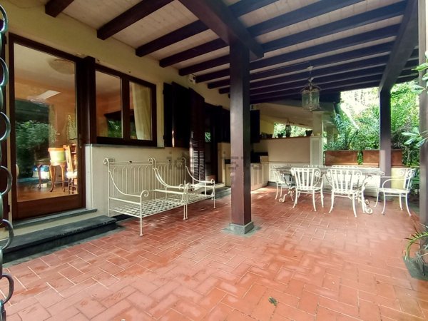 appartamento in vendita a Pietrasanta in zona Motrone