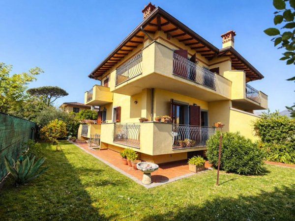 casa indipendente in vendita a Pietrasanta in zona Marina di Pietrasanta