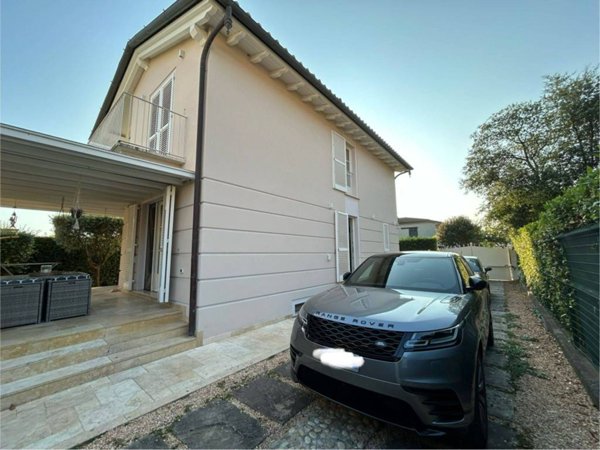 casa indipendente in vendita a Pietrasanta