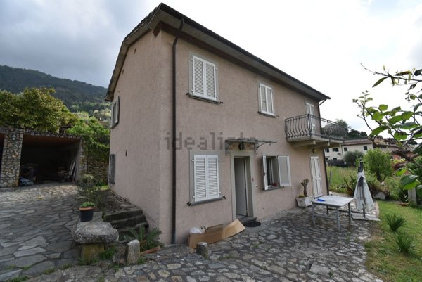 casa indipendente in vendita a Pietrasanta in zona Strettoia