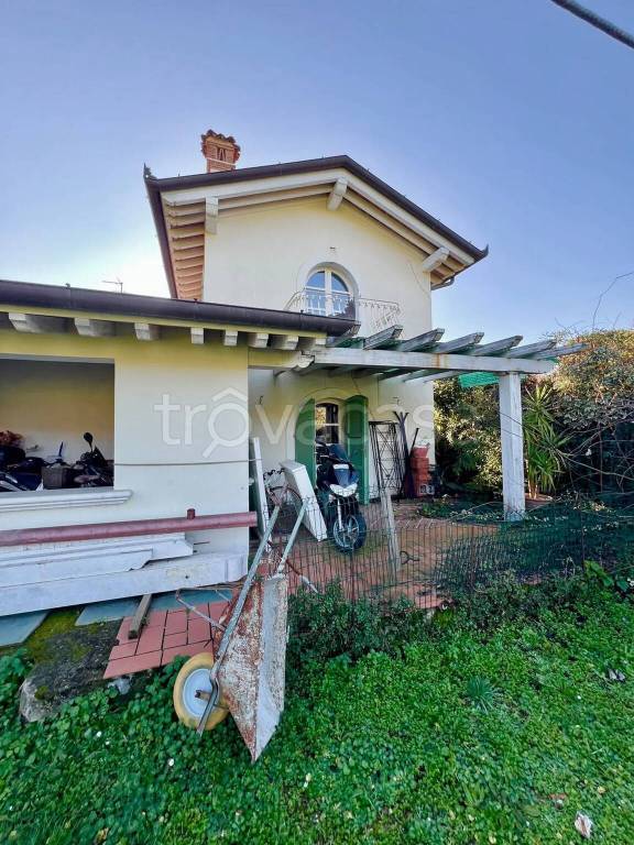 casa indipendente in vendita a Pietrasanta in zona Pozzodonico