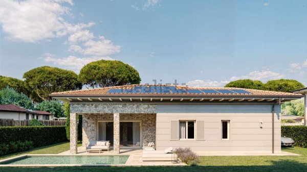 casa indipendente in vendita a Pietrasanta in zona Tonfano