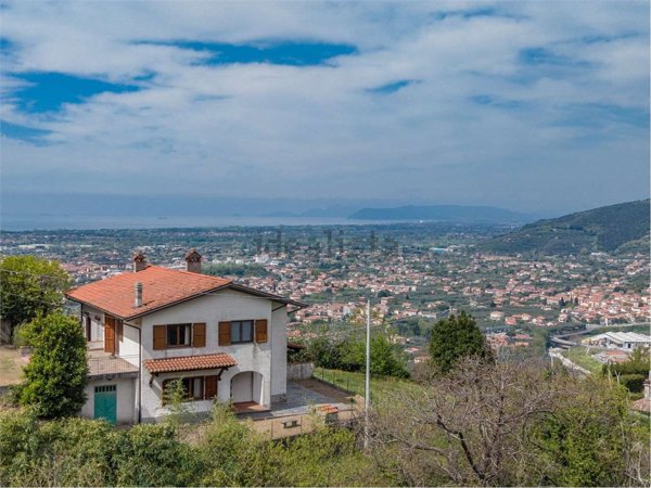 casa indipendente in vendita a Pietrasanta