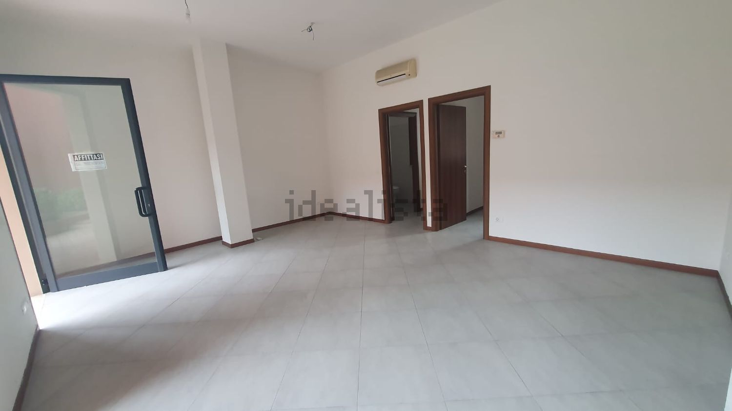 ufficio in vendita a Pietrasanta in zona Tonfano