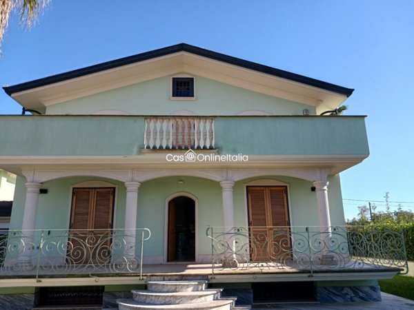 casa indipendente in vendita a Pietrasanta