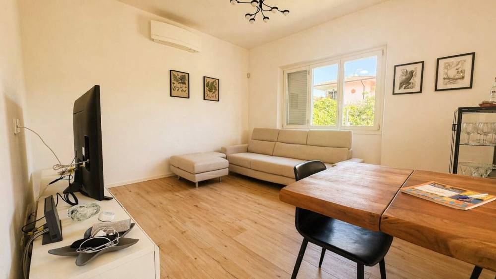 casa indipendente in vendita a Pietrasanta in zona Tonfano