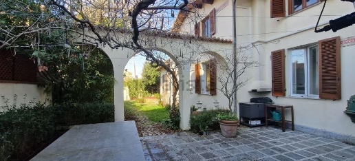 casa indipendente in vendita a Pietrasanta in zona Fiumetto