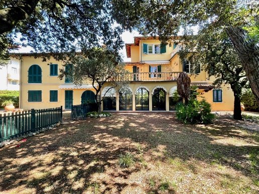 casa indipendente in vendita a Pietrasanta in zona Fiumetto