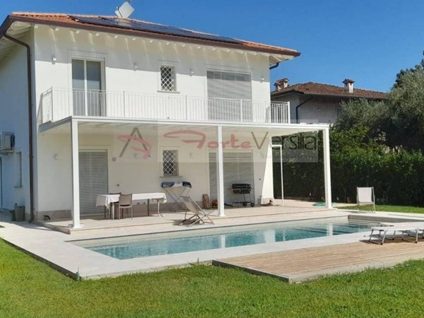casa indipendente in vendita a Pietrasanta in zona Marina di Pietrasanta