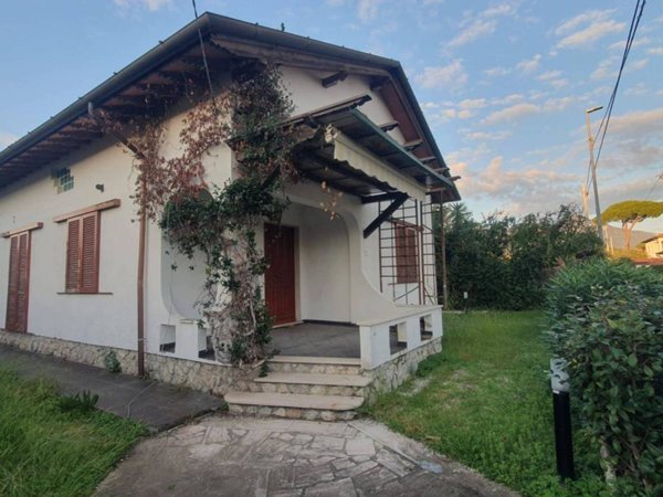 casa indipendente in vendita a Pietrasanta