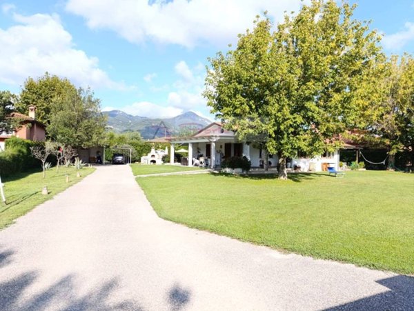 casa indipendente in vendita a Pietrasanta in zona Marina di Pietrasanta