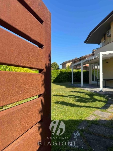 appartamento in vendita a Pietrasanta in zona Marina di Pietrasanta