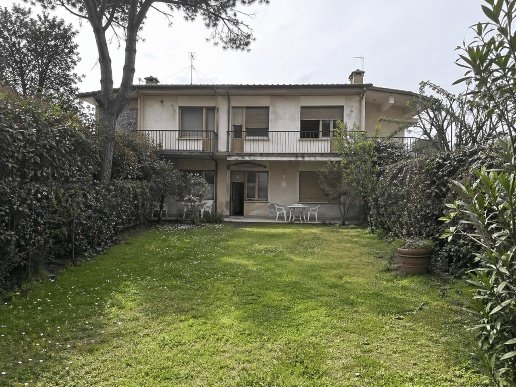 casa indipendente in vendita a Pietrasanta in zona Vignone