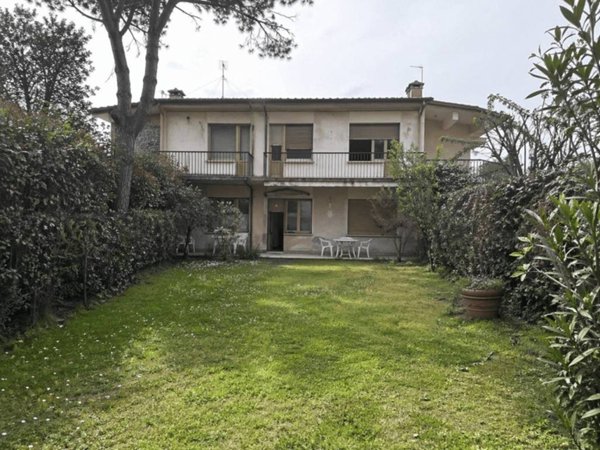casa indipendente in vendita a Pietrasanta in zona Marina di Pietrasanta