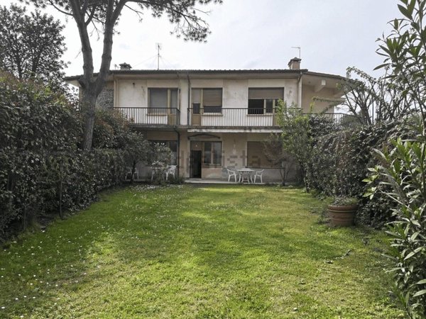 casa indipendente in vendita a Pietrasanta in zona Marina di Pietrasanta