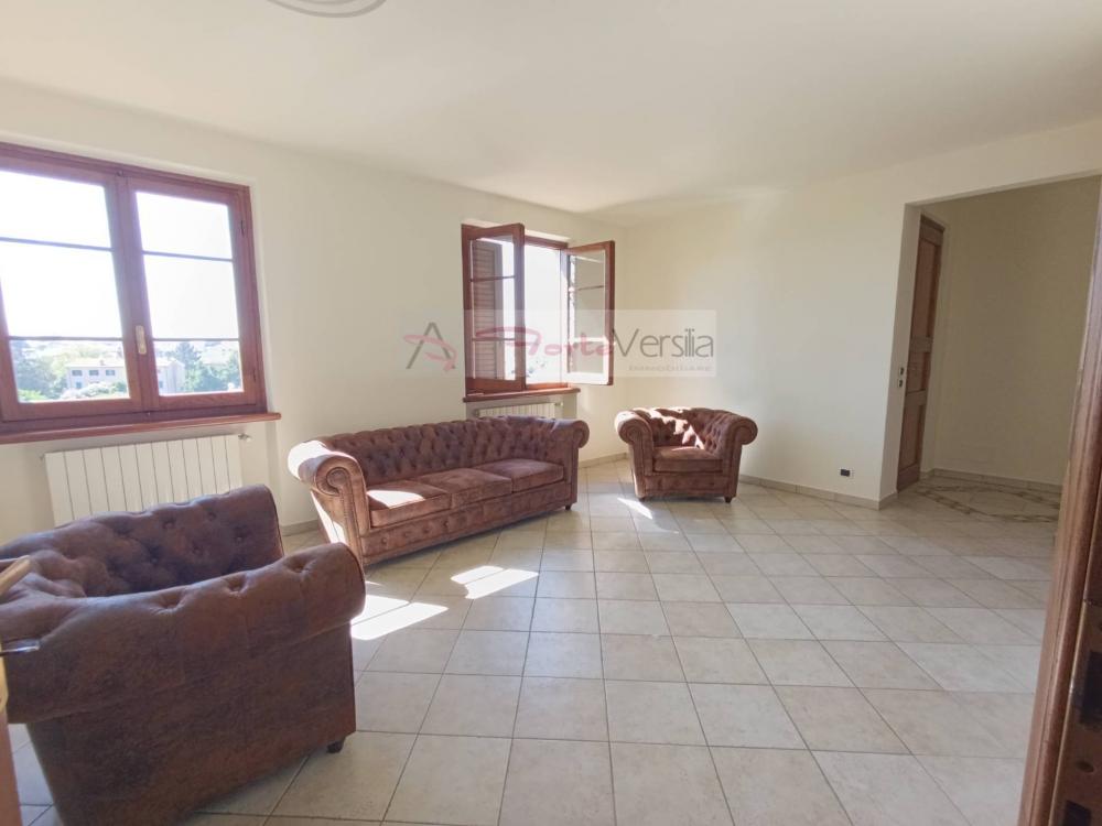 casa indipendente in vendita a Pietrasanta in zona Vallecchia