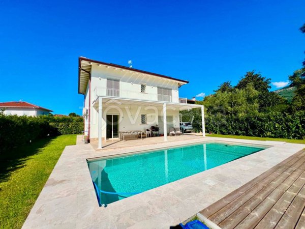casa indipendente in vendita a Pietrasanta