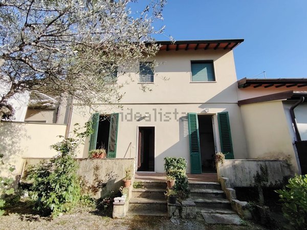 casa indipendente in vendita a Pietrasanta in zona Motrone